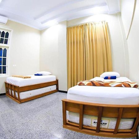 Sentosa Lodge Padang  Bagian luar foto