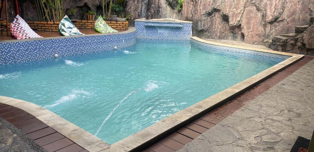 Sentosa Lodge Padang  Bagian luar foto