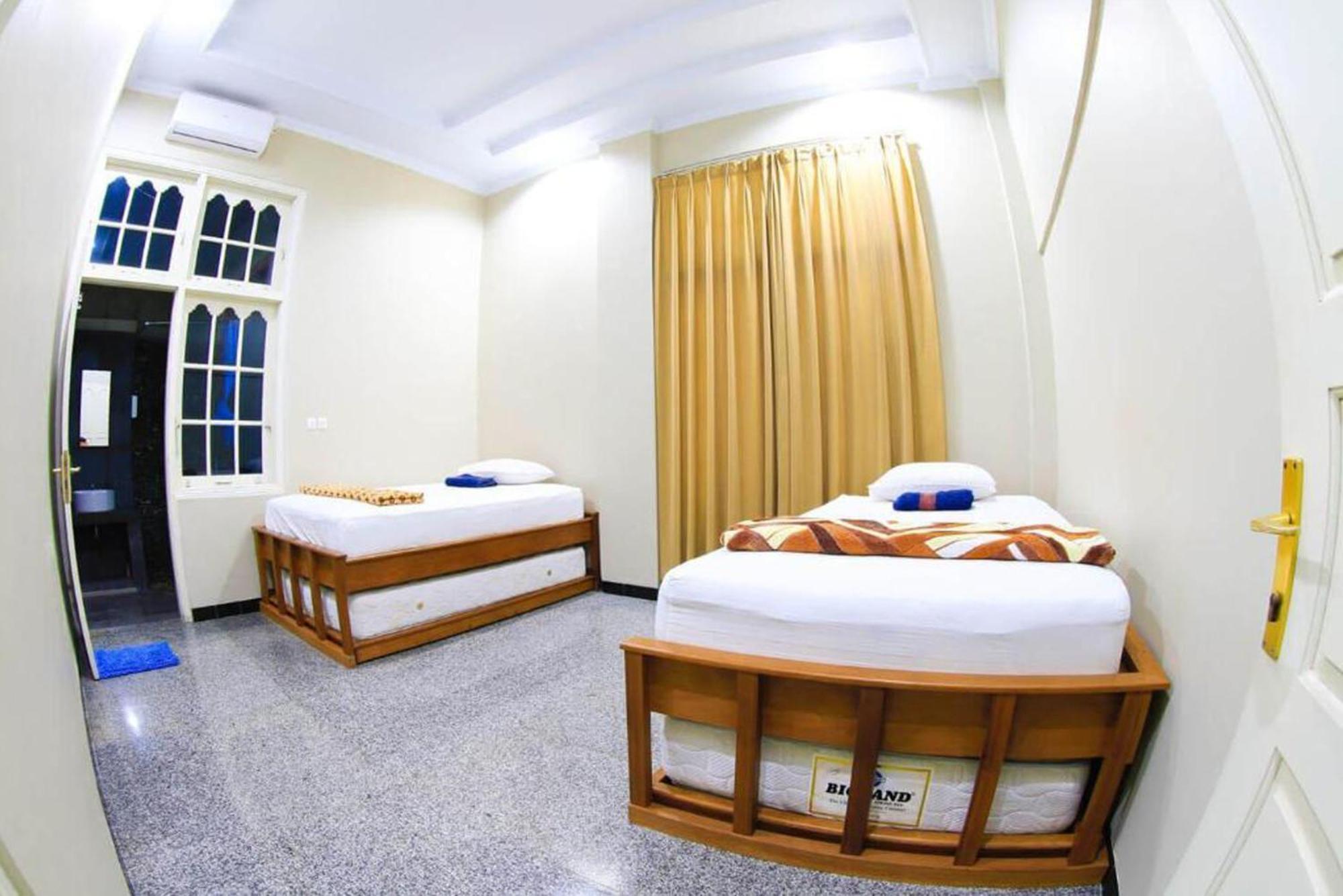 Sentosa Lodge Padang  Bagian luar foto